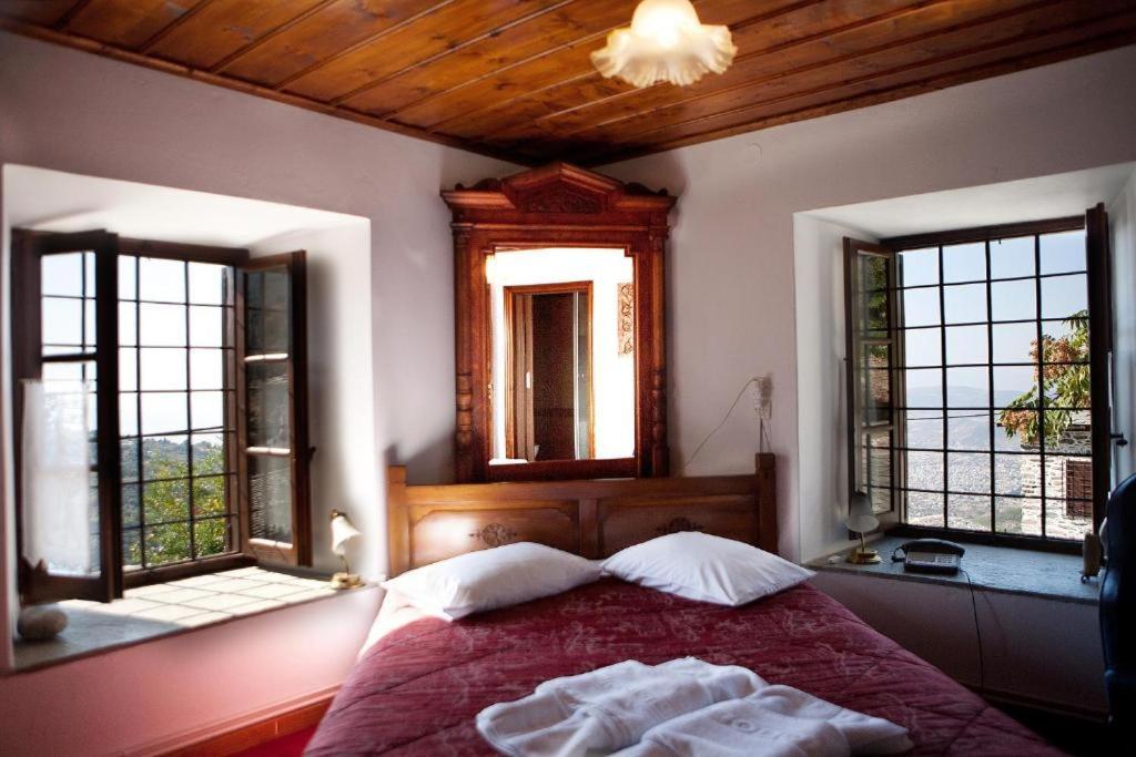 Archontiko Repana - Makrinitsa Stone Retreat Hotel Room photo